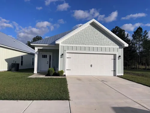 New Cottage Near Sports Complex, Owa, Beaches, Shopping, Restaurants. Hotels in Foley