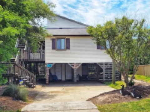 Vintage & Charming Obx Cottage "The Cozy Duck"  4 Bd 2 ba,  500 ft from Beach