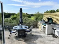 Unique getaway, surrounded by fields close to two great pubs. Hotels in Halifax