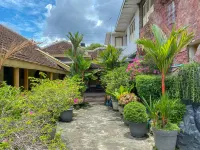 Hotel Maerakaca Tugu Yogyakarta Mitra RedDoorz - parking