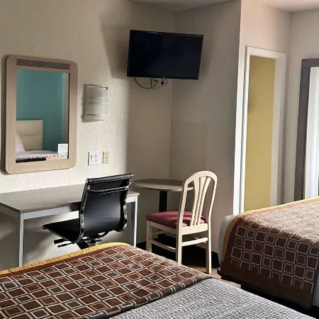 Howard Johnson by Wyndham Clarksville Tennessee