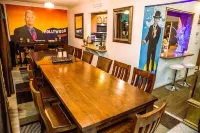 Near Strip, 14 Bedroom Sleeps 40, Huge Indoor/Outdoor Pools, Saunas,Jacuzzi /Spa