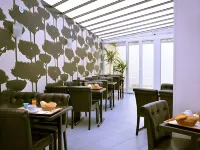 Hipotel Lilas Gambetta Hotels in Les Lilas