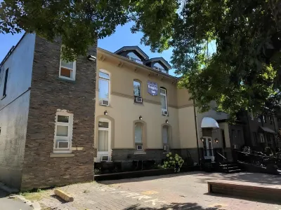 Pembroke Inn Hotels near The Monk's Table