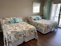 Lakefront home, great location, close to golf courses, the Strip, & restaurants.