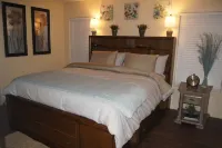 Beautiful Home WIFI, King size bed in every room. Hotels near Vons