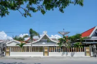 RedDoorz Plus Syariah at Alam Raya Hotel Hoteles cerca de Talise Beach