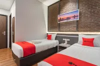 RedDoorz Plus @ Doorman Guest House