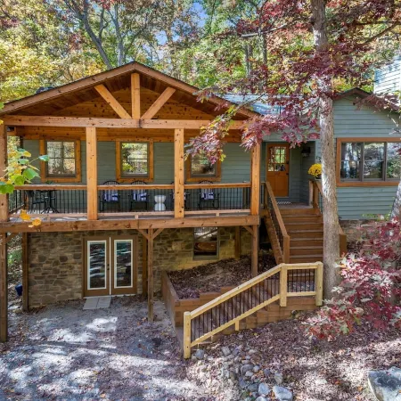 Resort Retreat: Sauna, Hot Tub, Pool table + more!