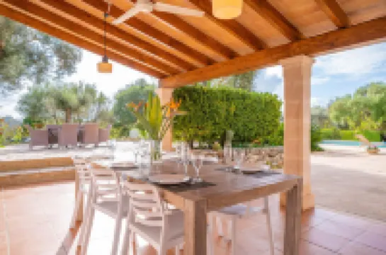 LA FONT (CANAVES) - Spectacular villa with private pool at the foot of the mountain.