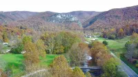 Cozy river front log cabin close to, Seneca Rocks, Dolly Sods, Spruce Knob