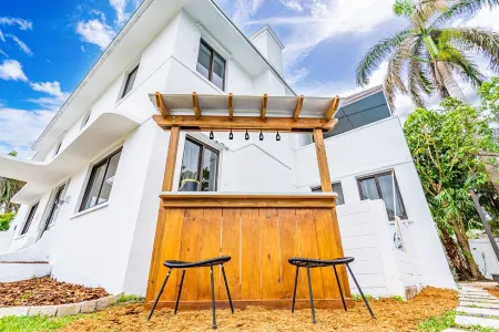 Huge 8 BR Heated Pool HotTub Tropical Oasis Villa