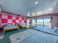 Long Vi Hotel - dao Phu Quy فنادق في Phu Quy