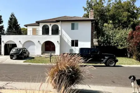 Cheerful Cozy Home Recently Remodeled