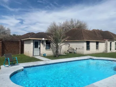 Cheerful 4-bedroom with pool, Gazebo, Nature Lovers, SPACE-X, SPI, City Center