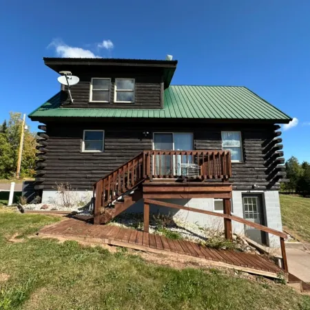 Cozy 1-bedroom cabin with AC, WiFi & garage in charming Ironwood