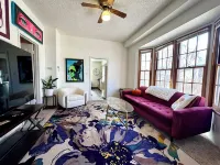 Spacious 2-Bedroom Suite Downtown Colorado Springs