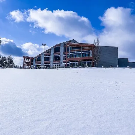 Lake House in the Summer, Ski Chalet in the Winter, Dog Friendly!