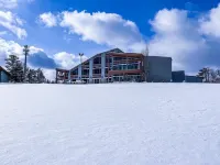 Lake House in the Summer, Ski Chalet in the Winter, Pet Friendly!