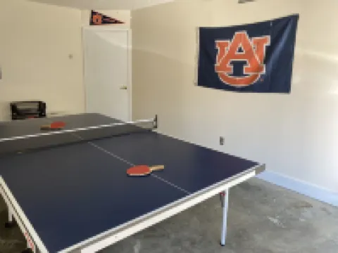 NEWLY RENOVATED, 3 blocks from AU, Game Day House “Caddy’s Shack”