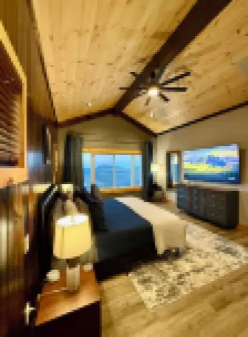 The Oslo + The Little Oslo Apt - 6 Kings + View + Hot Tub - Sleeps 27 Hotels in 