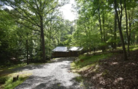 Cozy cabin, 1.5 miles to downtown McCaysville; shops/restaurants & Toccoa River
