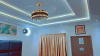 Kamara Lakeview Hotel Hotel di Wa Municipal