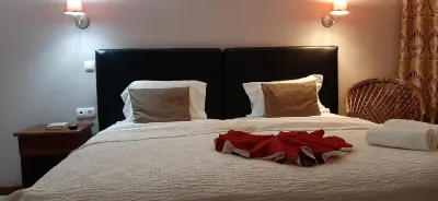 Room in Guest Room - Beautiful Deluxe Double Room in the City Center - Wifi and AC Hotels in Vila do Maio