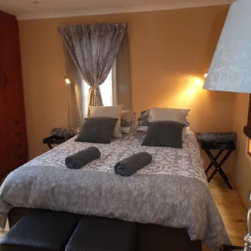 Old Mill Lodge, Seasonal Working Ostrich Farm & Restaurant, Oudtshoorn