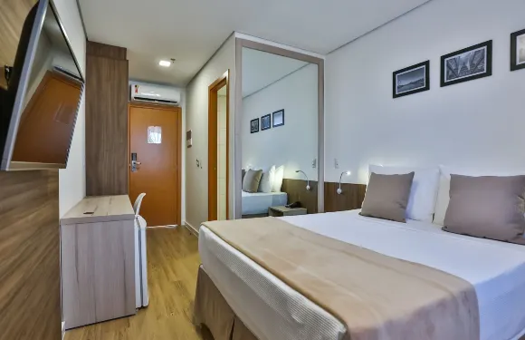 倫敦安納波利諾比爾旅館