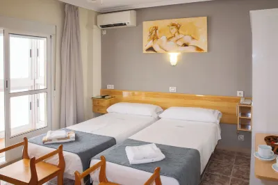 Hotel Alaska Отели в г. 