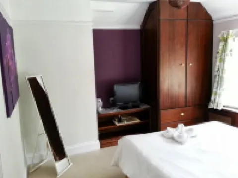 Rosemead Guest House Hotels in Claygate