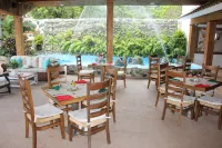 Hotel Rancho Guacamayos - breakfast