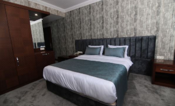SARDUR HOTEL - Housity
