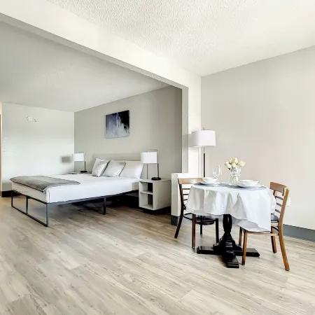 Stayable Kissimmee West Отели рядом с достопримечательностью «Парк аттракционов Олд-Таун»