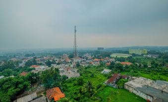 Comfy Studio Bogorienze Resort Apartment Near the Jungle Fest by Travelio