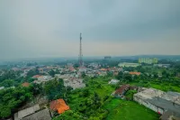 Comfy Studio Bogorienze Resort Apartment Near the Jungle Fest by Travelio Hotels in Tamansari