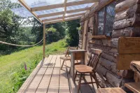 Wood Cabin & 4 Large Bell Tents - Hapus Hideaway - parking