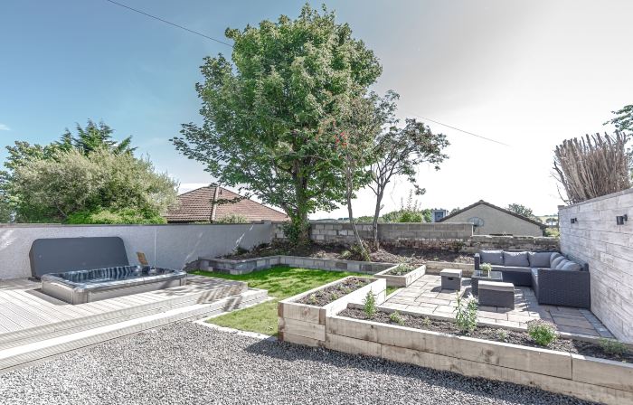 1 Bed Cottage-Sleeps 2-Parking-Pets-Hot Tub