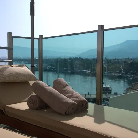 Alesta Yacht Hotel