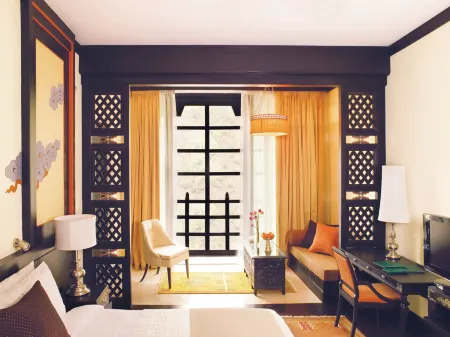 Pemako Отели рядом с достопримечательностью «Traffic Booth»