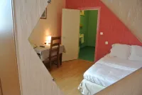 Hotel le Central Hotels in Roches