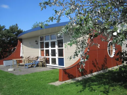 Bungalow in 's-Gravenzande with Nautical Charm