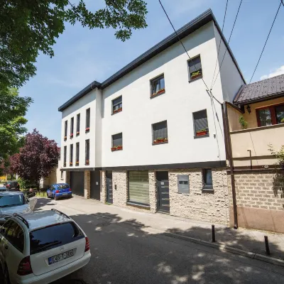 Casper B&B Luxury Apartments Hotels near Avaz Twist Tower
