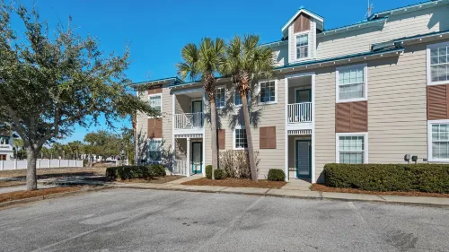 Pool, Fitness Center & Central Location