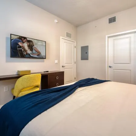 Prime Location-Spacious Condo for 8 Guests