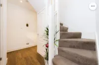 Super Large Apartment in London for Larger Groups Hotel a Mitcham
