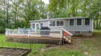 Cozy Colchester Cabin Near Lake by RedAwning - parking