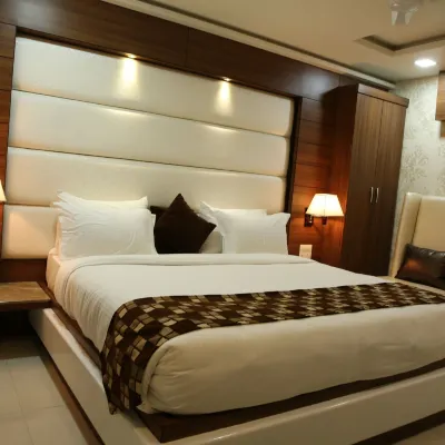 Hotel Kc Inn Ajmer Отели рядом с достопримечательностью «Железнодорожный вокзал Аджмер»