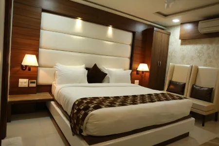 Hotel Kc Inn Ajmer Отели рядом с достопримечательностью «Кваджа Гариб Навас Дарга Шариф»